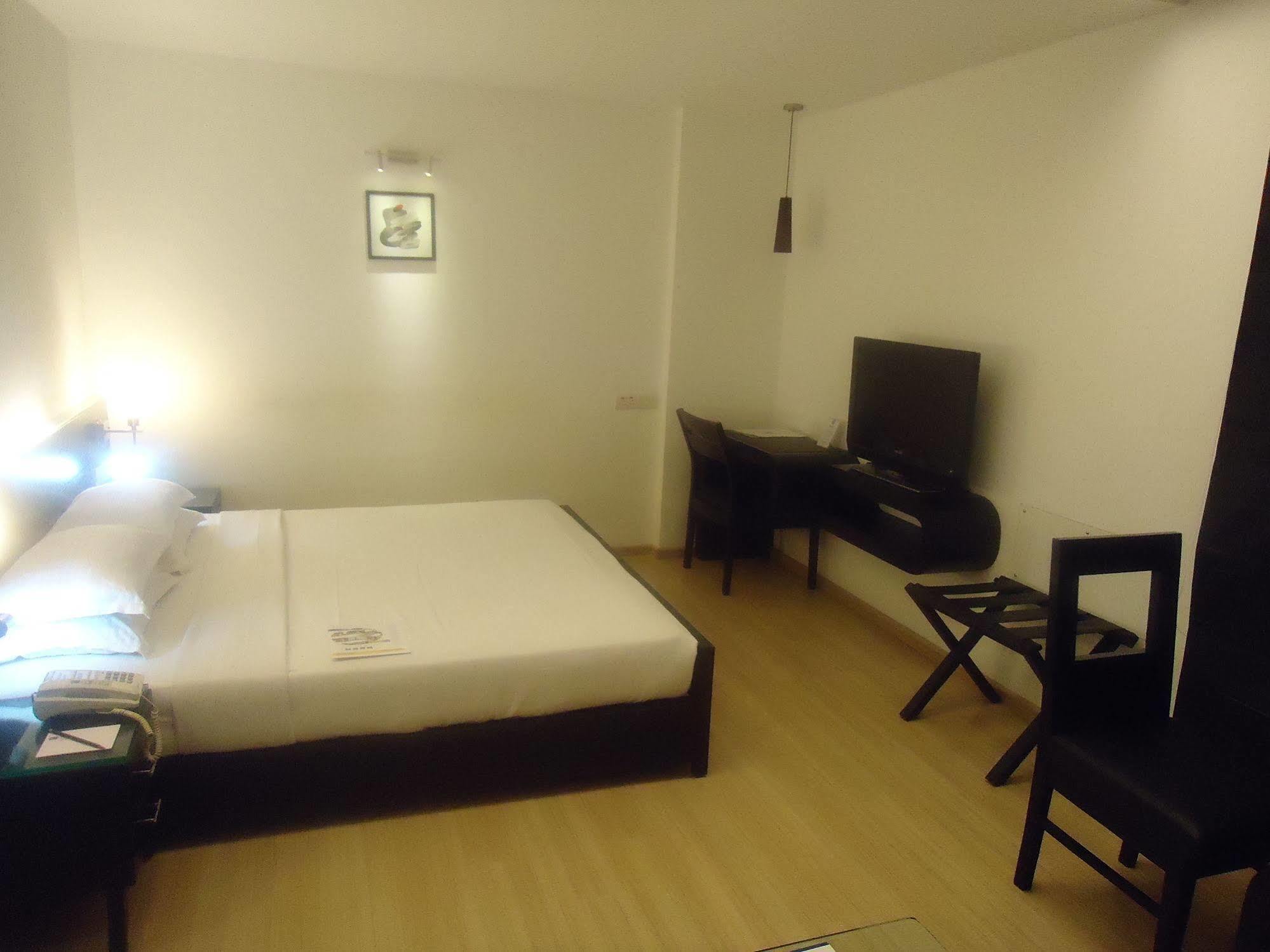 Comfort Inn Sunset Ahmedabad Esterno foto