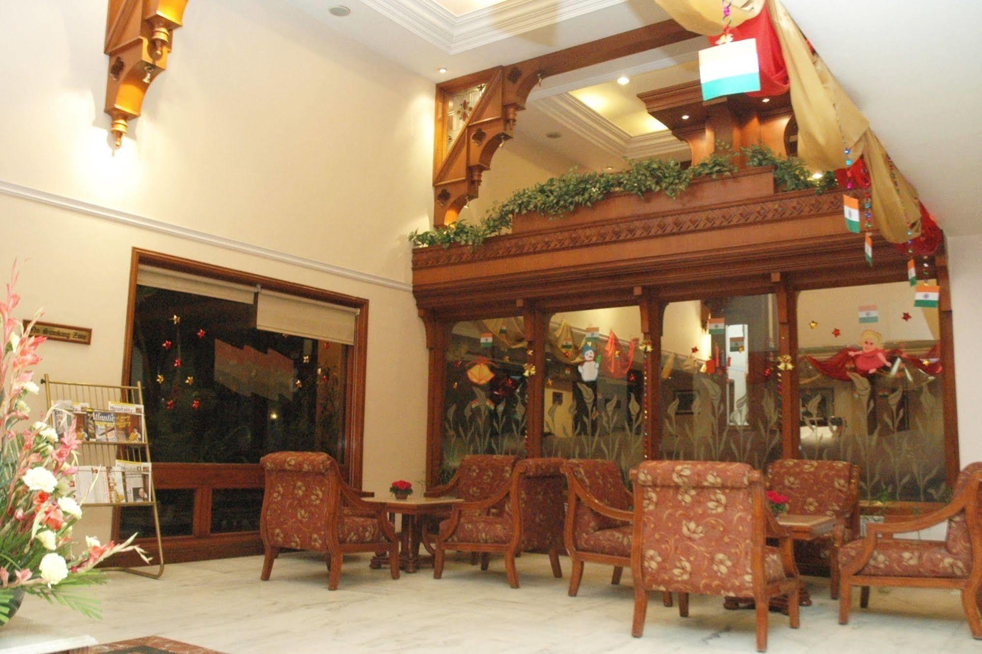 Comfort Inn Sunset Ahmedabad Esterno foto